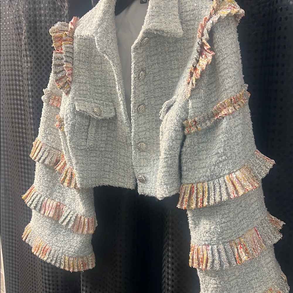 Stylish Textured Tweed Jacket with Metallic Fringe jacket L, shorts Xl - Picture 6 of 6